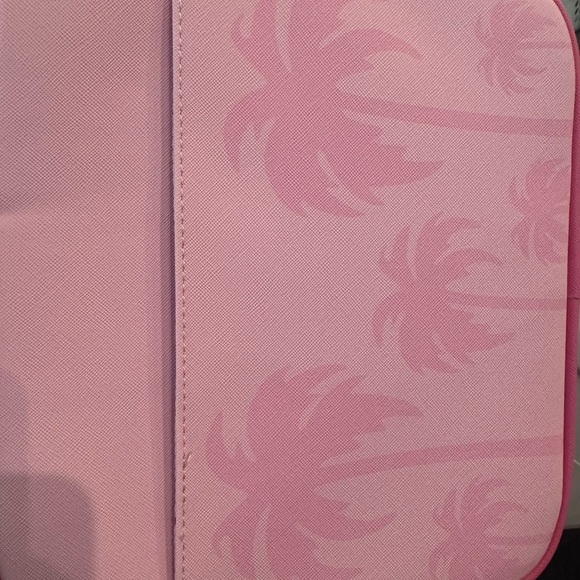 Limited Edition Barbie makeup case - Picture 4 of 6